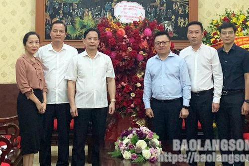 Lãnh đạo tỉnh Lạng Sơn chúc mừng các cơ quan báo chí Trung ương