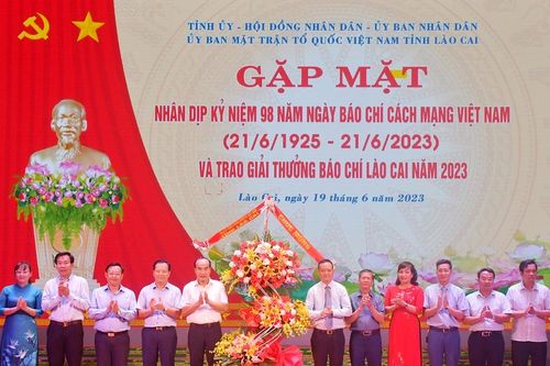 Gặp mặt kỷ niệm 98 năm Ngày Báo chí cách mạng Việt Nam và trao Giải thưởng Báo chí tỉnh Lào Cai năm 2023