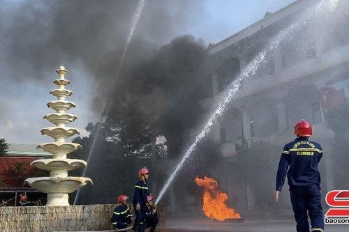 Công an huyện Mai Sơn phát động phong trào 'Nhà tôi có bình chữa cháy'