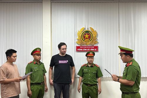 Bắt người nước ngoài điều hành 3 công ty hoạt động núp bóng 'tín dụng đen'