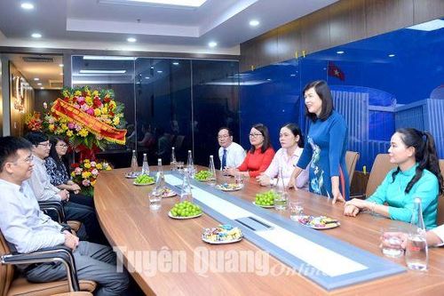 Đoàn công tác tỉnh Tuyên Quang chúc mừng các cơ quan báo chí Trung ương tại Hà Nội