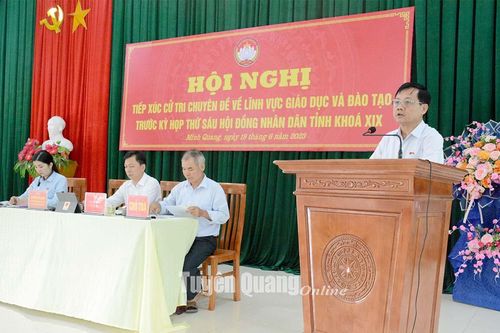 Đồng chí Phó Chủ tịch UBND tỉnh Nguyễn Thế Giang tiếp xúc cử tri huyện Lâm Bình