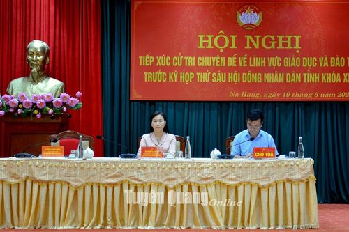 Đồng chí Trưởng ban Tuyên giáo Tỉnh ủy Nông Thị Bích Huệ tiếp xúc cử tri huyện Na Hang