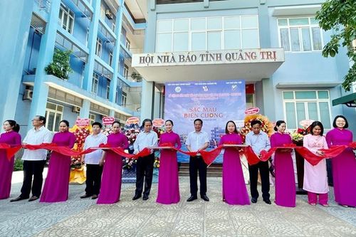 Triển lãm ảnh 'Trường Sa - Quảng Trị: Sắc màu biên cương'
