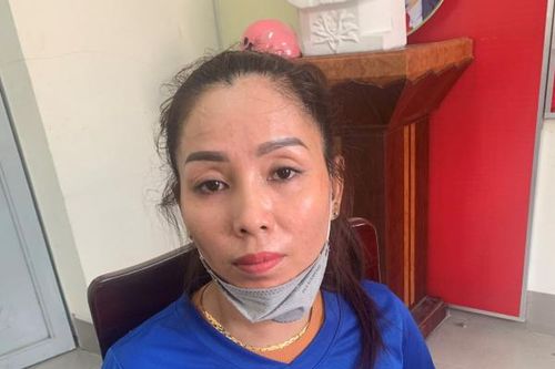 Tóm nhóm nam, nữ 'thủ' súng bán ma túy