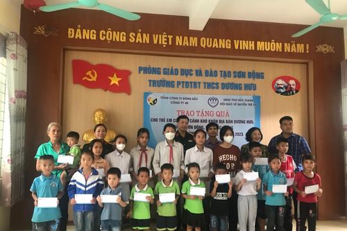 Hội Bảo vệ quyền trẻ em tỉnh Bắc Giang trao tặng 40 triệu đồng cho 80 em nhỏ có hoàn cảnh khó khăn
