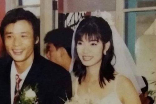 NSƯT Võ Hoài Nam khoe loạt ảnh cưới hơn 20 năm trước với bà xã kém 12 tuổi