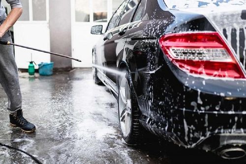 Những điều không nên làm khi tự rửa ô tô tại nhà chủ xe cần biết
