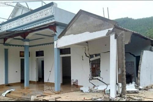 'Hố tử thần' khiến nhà dân ở Phú Thọ sụt lún, nứt toác