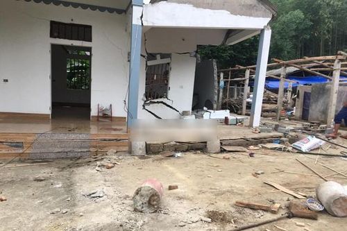 Sự cố bất ngờ lúc rạng sáng khiến một nhà dân suýt bị nuốt chửng, xóa sổ