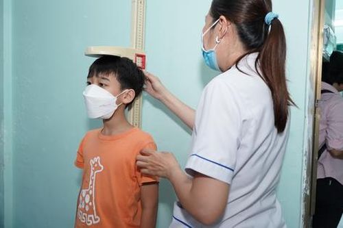 Bệnh viện Nguyễn Tri Phương tầm soát miễn phí cho trẻ chậm tăng trưởng chiều cao