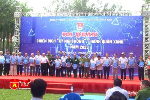 Thanh niên Thủ đô với chiến dịch 'Kỳ nghỉ hồng' và 'Hành quân xanh'