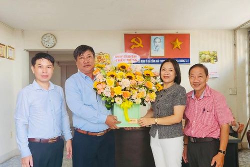 Mặt trận tỉnh Khánh Hòa thăm, chúc mừng VP Báo Đại Đoàn Kết tại Nha Trang