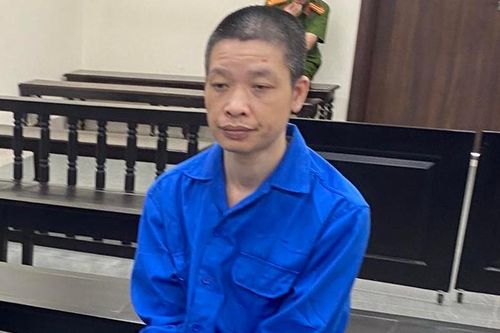 Con trai ngáo đá chém gục mẹ ở Hà Nội