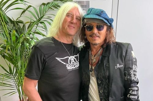 Johnny Depp trở lại sau chấn thương
