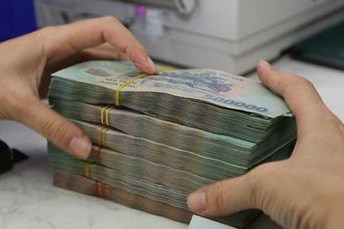 Cựu giáo viên tiếng Anh chiếm đoạt số tiền lớn