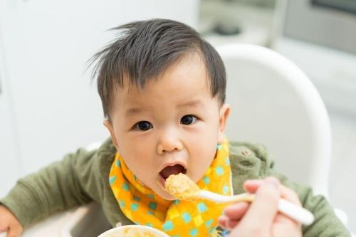 Cai sữa muộn có làm cho trẻ lười ăn không?