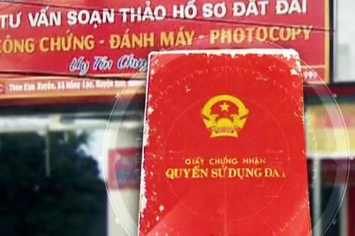 Nghi vấn trục lợi làm sổ đỏ: Tạm đình chỉ công tác Chủ tịch xã