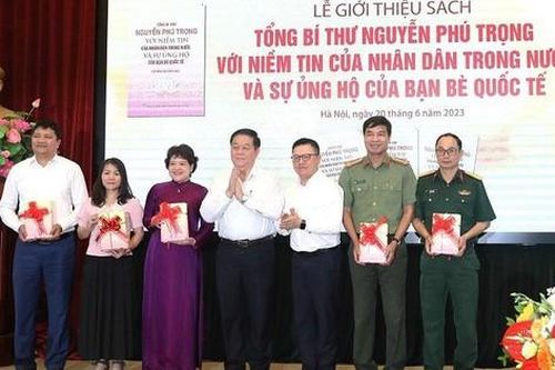 Ra mắt cuốn sách 'Tổng Bí thư Nguyễn Phú Trọng với niềm tin của nhân dân trong nước và sự ủng hộ của bạn bè quốc tế'