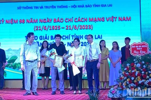 Gia Lai: Khen thưởng các nhà báo đạt thành tích xuất sắc