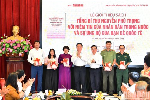 Ra mắt sách 'Tổng Bí thư Nguyễn Phú Trọng với niềm tin của nhân dân trong nước và sự ủng hộ của bạn bè quốc tế'