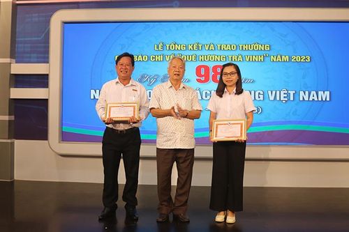 Trao giải báo chí viết về 'Quê hương Trà Vinh'