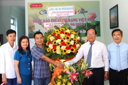 Lãnh đạo tỉnh Quảng Nam thăm, chúc mừng Văn phòng Chuyên đề Công an TP Đà Nẵng