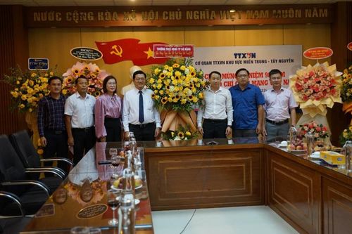 Lãnh đạo Hội đồng nhân dân TP Đà Nẵng thăm, chúc mừng các cơ quan báo chí