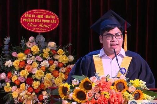 Nam sinh tốt nghiệp thủ khoa ĐH Sư phạm Hà Nội say mê làm nghiên cứu khoa học