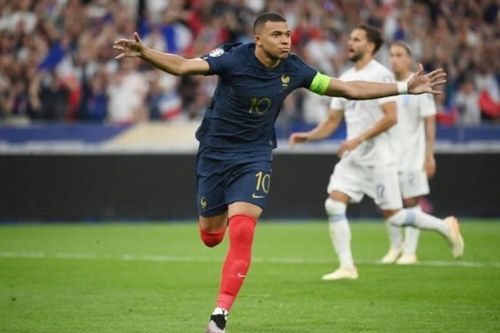 Mbappe làm lu mờ Fontaine, Pháp đánh bại Hy Lạp