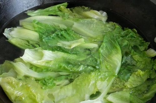 Xà lách không chỉ ăn sống, nấu kiểu này cũng tuyệt ngon