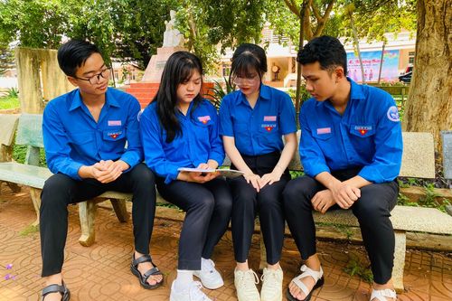 Vào Đảng từ thuở học sinh
