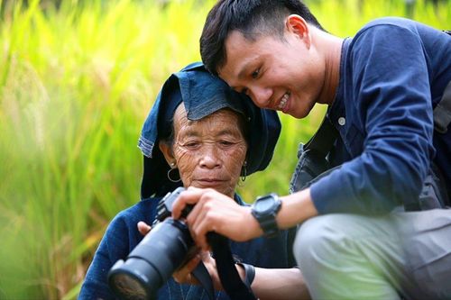 Đến với bài thơ hay 'Trái tim hồng thắp lửa'