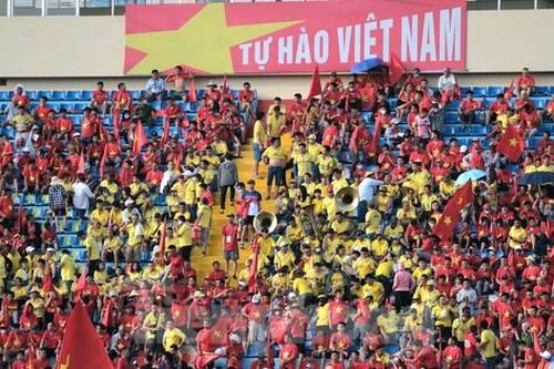 ĐT Việt Nam và ĐT Syria chưa đến, đại kỳ đã xuất hiện ở Thiên Trường