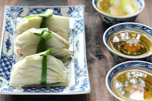 Tết Đoan ngọ, thực khách 'rần rần' tìm mua đặc sản bánh nếp trứ danh Hà Nội
