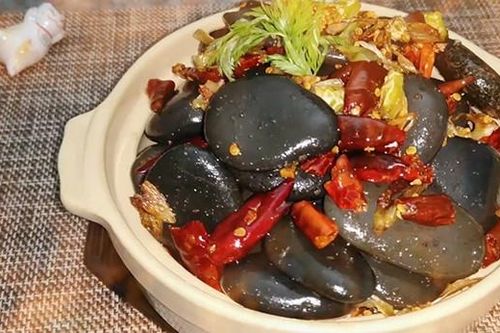 Đá cuội xào: Món ăn đường phố có lịch sử trăm năm được yêu thích ở Trung Quốc