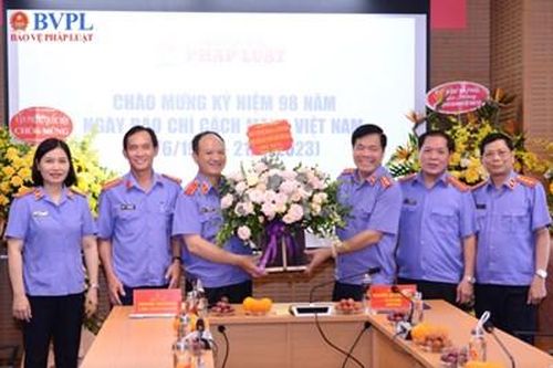 Lãnh đạo VKSND tối cao và các đơn vị chúc mừng Báo Bảo vệ pháp luật nhân ngày Báo chí cách mạng Việt Nam