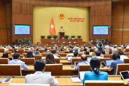 Quốc hội biểu quyết thông qua Luật Bảo vệ quyền lợi người tiêu dùng (sửa đổi)