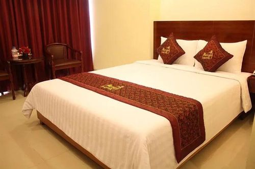 Tại sao khách sạn cũng có 1 mảnh vải trải ngang giường: 90% tưởng chỉ dùng trang trí không biết công dụng thật