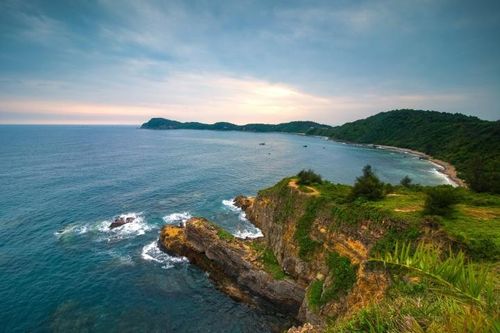 Ngất ngây cảnh biển xanh cát trắng nắng vàng của 'nàng thơ' Cô Tô ở Quảng Ninh