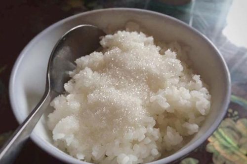Cơm trộn đường: Món ăn kinh điển đong đầy ký ức tuổi thơ của thế hệ 7X-8X