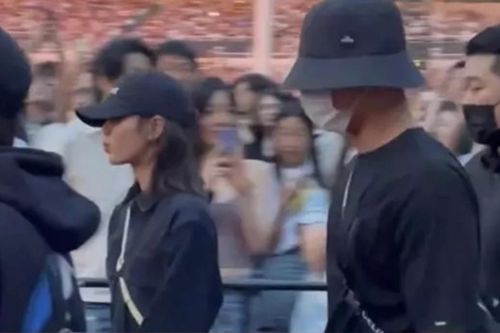 Lộ bằng chứng Lisa hẹn hò với Park Bo Gum?