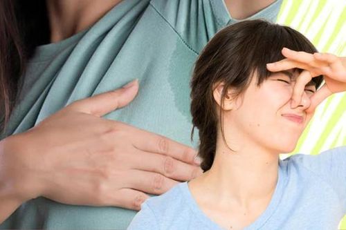 5 giải pháp giúp chấm dứt tình trạng mất tự tin vì hôi nách trong mùa hè