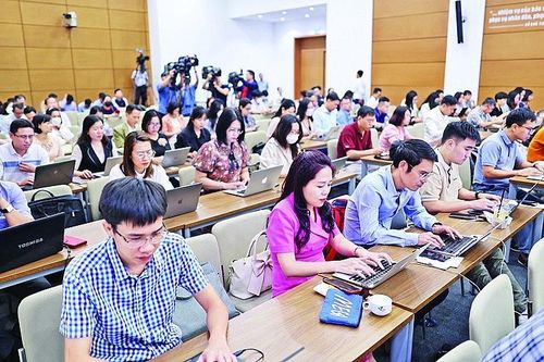 Thách thức của người làm báo thời công nghệ số