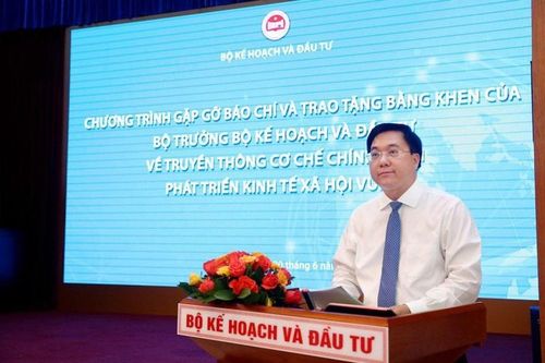 Nhà báo tạo nên 'cây cầu' kết nối thông tin giúp người dân hiểu đúng chủ trương, chính sách của Nhà nước