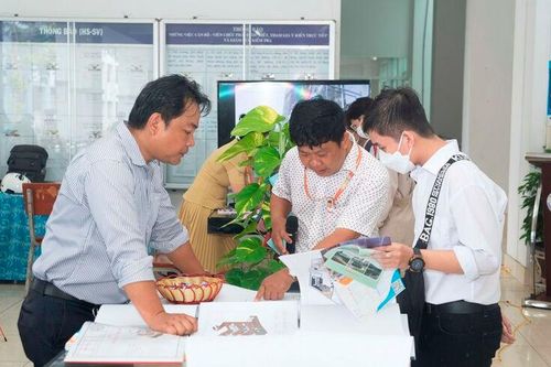 Học sinh trải nghiệm thực tế môi trường học tập tại Trường Cao đẳng Nghề An Giang