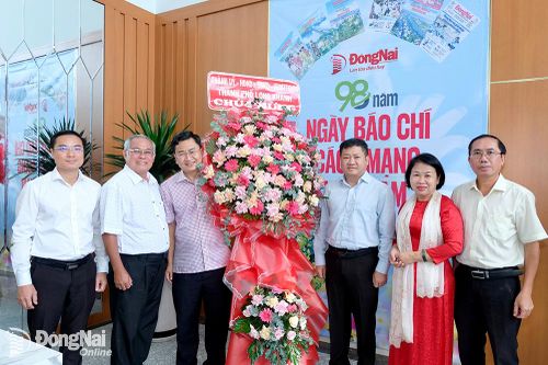Nhiều cơ quan, đơn vị thăm, chúc mừng Báo Đồng Nai nhân dịp 21-6