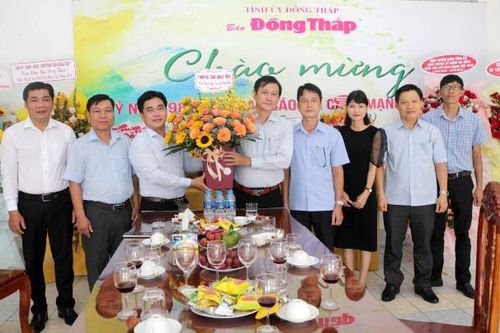 Thường trực Hội đồng nhân dân tỉnh thăm, chúc mừng Báo Đồng Tháp nhân Ngày Báo chí Cách mạng Việt Nam