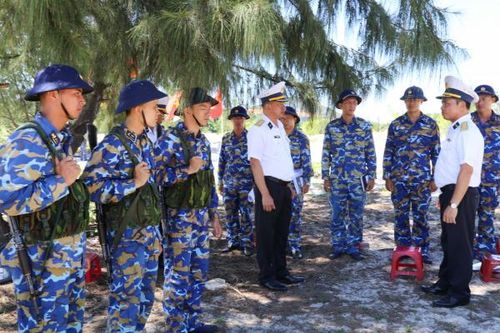 Vùng 4 Hải quân kiểm tra công tác huấn luyện cho các lực lượng của Lữ đoàn 146