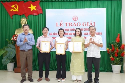 Bà Huỳnh Thị Ly đạt giải Nhất tuần 2 hội thi cải cách hành chính